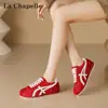 Zapatillas de entrenamiento alemanas versátiles de estilo retro americano con bloques de color, alto valor estético, cómodas y elegantes, zapatillas casuales de estilo coreano para deportes al aire libre para mujer