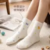 Calcetines gruesos, cálidos, de lana australiana para mujer, con propiedades de retención de calor y bloqueo de temperatura, con estampados de dibujos animados, longitud a media pantorrilla, textura afelpada, estilo versátil y un color blanco lechoso, perfectos para el uso diario.