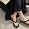 Chuyuji 2026 Novo Modelo Sandálias de Dedo com Salto Plataforma Quadradas e Textura de Madeira de Nicho Verão Versátil Confortáveis Sandálias de Dedo de Salto Alto
