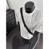 Nueva Camiseta de Manga Corta de Verano 2026 para Hombre, Moderna, Elegante, Tacto de Alta Gama, Camisa de Rayas Finas al por Mayor