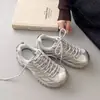 Novos Sapatos Femininos Primavera 2026: Tênis Casuais da Moda com Solado Grosso, Tendência, Versátil, Confortável, Design Original de Nicho, Dad Shoes
