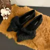 Zapatos de Moda con Decoración Oculta para Aumentar la Altura Otoño Versátiles Felpa Oficina Punta Fina Commute Nuevos Zapatos de Boca Baja para Mujer Adelgazantes 2026