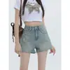 Shorts de mezclilla vintage de color claro para mujer, estilo fino de verano, 2026 modernos versátiles nuevos de cintura alta línea A rasgados hot pants