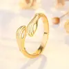 Anillo Creativo de Abrazo para Mujer, Diseño de Nicho, Apertura Ajustable, Anillo de Manos Abrazándose, Par de Anillos Color Oro y Plata, Joyería