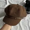 Nova boina octogonal retrô britânica com logo metálico listrado, boné de jornaleiro unissex com aba de couro para outono e inverno, chapéu moderno estilo old money