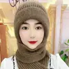 Gorro con bufanda y red integrada para mujer, gorro rojo cálido de terciopelo con diseño de ardilla para la nieve, para ciclismo, resistente al viento, de lana de punto, para otoño e invierno.
