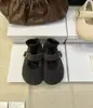 Zapatos Blancos de Peluche con Suela Gruesa para Mujer, Adecuados para Usar al Aire Libre, Nuevos Zapatos de Algodón de Peluche Estilo Mary Jane Otoño e Invierno 2025