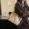 Bolsa de mão plissada retrô de grande capacidade para mulheres, nova bolsa de ombro casual outono/inverno 2026, bolsa de axila e bolsa tote para o dia a dia