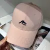 Boné de Baseball Bordado com Letras Estilo Coreano para Mulheres, Novo Aba Larga Profunda Emagrecimento Facial Versátil Proteção Solar Boné Bico de Pato