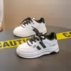 Zapatillas casuales para niños 2025 otoño nuevo estilo zapatillas de moda versátiles para niños zapatillas deportivas casuales antideslizantes para niñas