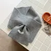 Novo cachecol de tricô versátil estilo coreano com decote cruzado para mulheres, aquecedor de pescoço fashion quente e simples para o inverno, alta qualidade, direto do fabricante