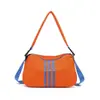 Moda transfronteriza 2026 nuevo bolso pequeño para mujer, bolsa deportiva y de fitness de gran capacidad, ligero, casual, versátil para hombro y cruzado