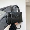 Bolsa Quadrada Pequena Moderna e Elegante para Mulheres 2025 Primavera/Verão Nova Nicho Simples Bolsa de Ombro Bolsa Transversal Estilosa de Luxo Leve