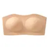 Sutiã strapless plus size europeu e americano para mulheres com seios grandes, apresentando um design de sustentação, antiderrapante, sem costura e sem aro na cor nude.