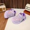 Zapatos casuales de malla hueca para niños, nuevos modelos de primavera y otoño, zapatillas de entrenamiento alemanas transpirables simples antideslizantes para niñas, zapatillas deportivas para niños