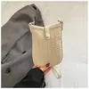 Bolsa Quadrada Pequena Tecida para Mulheres no Atacado Transfronteiriço, Nova Moda Design de Nicho Bolsa para Celular, Bolsa de Ombro Transversal Estilosa para o Dia a Dia