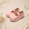 Zapatos de cuero cómodos antideslizantes para niñas, para actuaciones en el escenario y fiestas, con una correa decorativa y diseño bajo, zapatos infantiles de moda estilo coreano