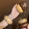 Pulsera Cerrada de Madera Estrella Retro Lujo Ligero Moda de Gama Alta Exquisito Anillo de Mano Personalidad Versátil Temperamento Joyería de Mano para Mujeres