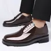 Sapatos masculinos de couro de tamanho grande para exportação, novo modelo outono 2026, sapatos formais de couro brilhante estilo britânico, sapatos para casamento e trabalho do noivo