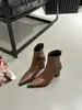 Botas de tornozelo de salto alto com bico fino para mulheres, coleção outono/inverno 2025, estilo francês, deslumbrantes botas nude, botas de ajuste justo, botas de moda com salto grosso retrô, Botas Martens