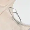 Atacado do Fabricante Pulseira Simples e Luxuosa de Fio de Aço Titânio com Design Exclusivo, Decoração de Coração em Ouro Rosa, Pulseira Ajustável