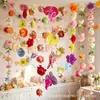 Nueva cortina floral de pared blanca para el Día de San Valentín con rosas rojas transfronterizas, arreglo de fondo de decoración de mar de flores aéreas, decoración colgante para puerta