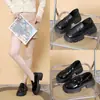 Moda Retro Estilo Francês Versátil Aumentador de Altura Preto Sapatos Mocassins de Solado Grosso 2025 Novo Outono Estilo Britânico Sapatos de Couro Femininos