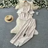 Elegante Conjunto Verde de Duas Peças para Mulheres: Conjunto Casual Elegante para o Verão: Camisa Slim com Amarração na Cintura e Calça Wide Leg Emagrecedora