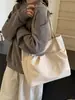 Bolsa de Cor Sólida Grande Capacidade Feminina Outono 2024 Nova Moda Bolsa Tote Simples Bolsa de Ombro Versátil Bolsa para Trabalho e Escola