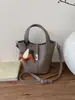 Bolso de Mano de Alta Gama Transfronterizo para Mujer 2026 Nuevo Estilo Bolso de Hombro Único Cruzado Bolso Cubo Cesta Casual Retro