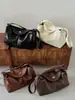 Bolso bandolera retro de piel suave transfronterizo nuevo para mujer, con un estilo relajado, cierre de solapa y gran capacidad, adecuado para ir al trabajo y como bolso de mano