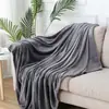 Atacado do fabricante mantas de flanela de cor sólida, mantas de fleece de coral, mantas de cochilo, mantas de ar condicionado, mantas de cobertura multifuncionais, mantas de presente