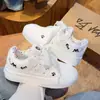 Zapatos Casuales con Huella de Gato de Dibujos Animados 2026 Primavera y Otoño Nuevos Estilo Coreano Zapatos Blancos Cómodos para Mujer Zapatillas Versátiles de Moda con Suela Gruesa