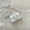 Bolso de mano elegante y minimalista para mujer para el verano de 2026, perfecto para ir al trabajo, uso casual y uso diario. Esta bolsa de hombro se puede llevar debajo del brazo o cruzada sobre el cuerpo.
