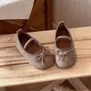 Zapatos Infantiles de Cuero Mate Francés 2026 Primavera/Otoño Nuevo Estilo Coreano Zapatos de Princesa con Lazo para Niñas Suela Suave Versátiles Zapatos de Vestir