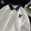 Camisa Polo de Manga Corta para Hombre Verano 2025 Holgada Bordada Resistente Camiseta Juvenil Estilo Universitario Camiseta de Manga Media de Color Contrastante