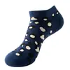 Calcetines cortos calcetines de algodón para hombre primavera y verano calcetines invisibles finos tendencia de comercio exterior ins absorbentes de sudor calcetines de barco de colores para niños al por mayor