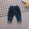 Pantalones para niños versión deportiva primavera y otoño bebé de 1 a 5 años jeans de cintura elástica pantalones de hombre pantalones de mujer una generación de moda de pelo