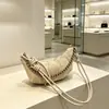 Bolso Dumpling de Gamuza, Bolso Retro de Nicho Súper Popular para Mujer, Nuevo Bolso Cruzado Versátil Otoño/Invierno 2026, Bolso de Hombro y Bajo Brazo