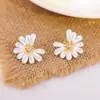 Pendientes Sencillos y Frescos de Margarita Dulce, Pendientes de Flor de Zircón Estilo Bosque Pastoral, Pendientes Pequeños Versátiles de Nicho