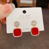 Pendientes de placa geométrica con microincrustaciones de circonita, estilo retro francés, con personalidad de nicho y diseño versátil para mujer.