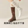 Meias de cano alto brancas de couro de bezerro para mulheres, outono e inverno, de cano alto, modeladoras, com renda, meias JK, meias largas, combinadas com botas de montaria, meias longas