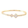Pulseira Popular de Gipsofila para Mulheres, Vendida em Massa no Exterior, Pulseira de Unha de Trevo de Quatro Folhas da Sorte, Exquisita, de Alta Qualidade e Versátil