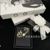 Pulseira Seiko Xiaoxiangfeng de Alta Qualidade com Design Duplo C Vazado para Mulheres Simples Estilosa Pulseira Cheirosa de Vovó Fábrica Atacado