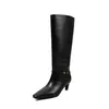 Botas de Cavaleiro de Couro Femininas de Cano Alto Longas Outono e Inverno Novo Estilo Bico Quadrado Salto Agulha Salto Médio Não Acima do Joelho Botas Femininas de Cano Reto Botas Individuais