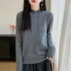 Suéter de Tricô Feminino 2026 Outono/Inverno Novo, Lã Pura, Gola Alta Meia, Meia Abertura, Punhos de Crochê Vazados, Fashion