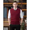 Colete suéter de malha masculino de inverno, forrado com fleece, grosso, gola V, cor sólida casual, camada interna térmica para homens de meia-idade