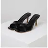 Sandalias de Tacón Alto de Charol para Mujer 2023 Verano Nuevo Estilo Estilo Británico Punta Cuadrada Tacón Fino Para Usar Afuera Talla Grande Pantuflas de Mujer