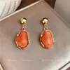 Nuevos pendientes irregulares de resina estilo chino, pendientes de moda retro de nicho de alta gama, lujo ligero, accesorios para orejas de mujer simples y versátiles