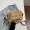 Nova Bolsa Casual de Lona de Grande Capacidade para Mulheres Primavera 2026, Bolsa de Ombro Transversal Estilosa e Leve, Bolsa Quadrada Pequena de Cor Sólida